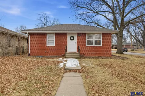 5701 Gladstone St, Lincoln, NE 68507