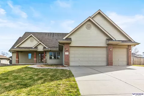 7327 S 95 St, La Vista, NE 68128