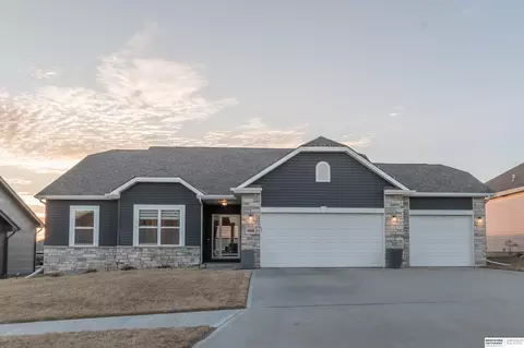 4668 N 210th St, Elkhorn, NE 68022