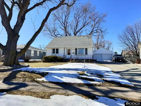 2075 Fairacres Dr, Fremont, NE 68025
