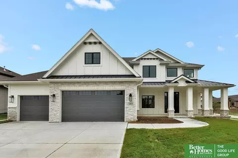 19060 Laquinta Cir, Omaha, NE 68136