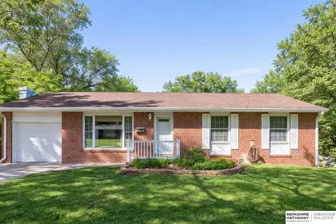 1216 Hillcrest Dr, Bellevue, NE 68005