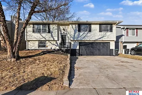11564 Rambleridge Rd, Omaha, NE 68164
