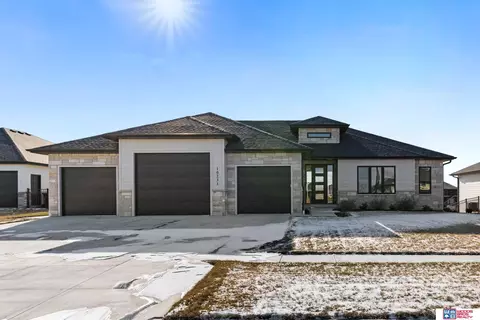 10231 Starlight Bay Bay, Lincoln, NE 68527