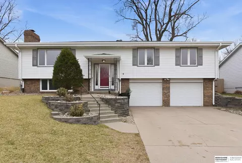 14611 R St, Omaha, NE 68137
