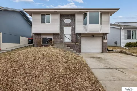 2010 NW 57 St, Lincoln, NE 68528