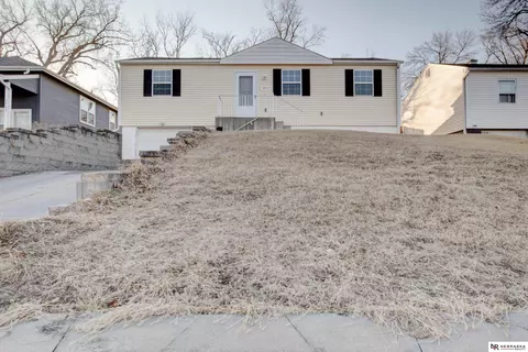 3866 N 65th St, Omaha, NE 68104