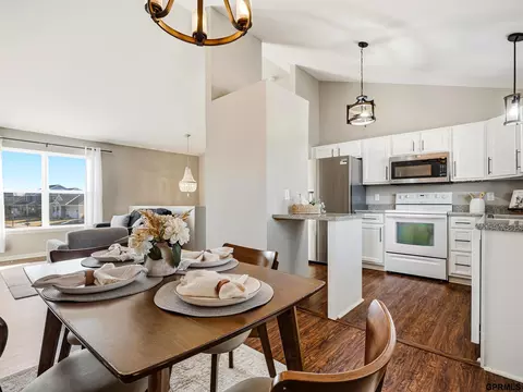 15404 Reynolds St, Bennington, NE 68007