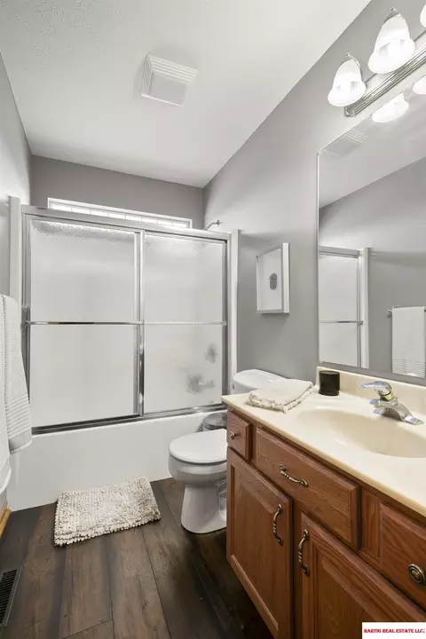 Bath - 101 Belvedere Ave, Beatrice, NE 68310 photo 3 of 4