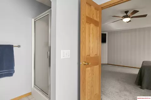 Bath - 101 Belvedere Ave, Beatrice, NE 68310 photo 2 of 4
