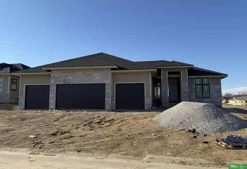 21410 Morning View Dr, Elkhorn, NE 68022