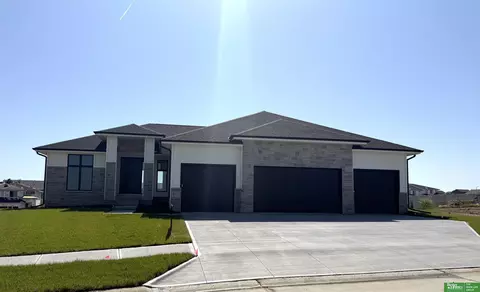 6517 S 214th St, Elkhorn, NE 68022