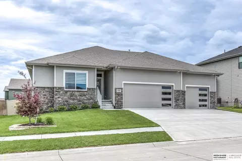 19825 Briar St, Gretna, NE 68028