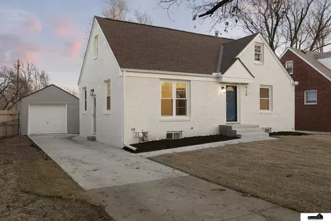 928 Clark St, Lincoln, NE 68510