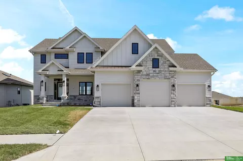 10406 S 118 St, Papillion, NE 68046