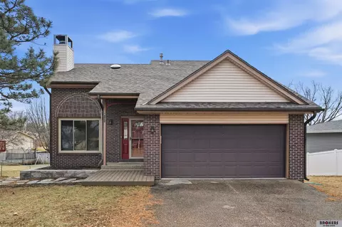 6121 Fleetwood St, Lincoln, NE 68516