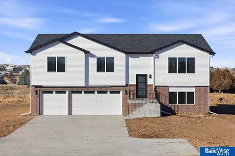 5024 N 35th Ct, Lincoln, NE 68504