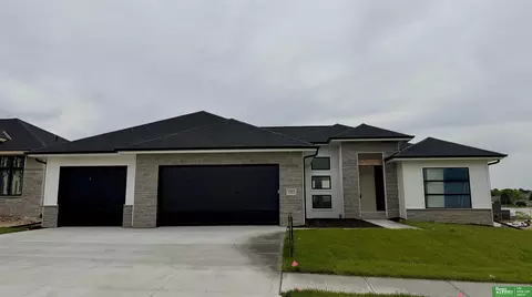 10709 S 219th Ave, Gretna, NE 68028