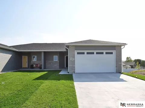 9434 Duckhorn Dr, Lincoln, NE 68526