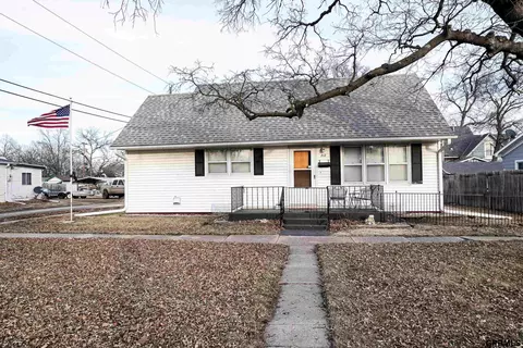 312 S 11 St, Wymore, NE 68466