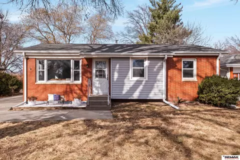 4320 W St, Lincoln, NE 68503