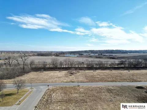1005 Patricia Dr, Papillion, NE 68046