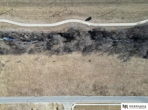 1013 Patricia Dr, Papillion, NE 68046