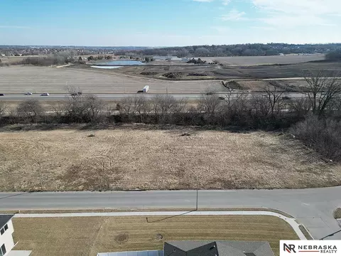 1023 Patricia Dr, Papillion, NE 68046