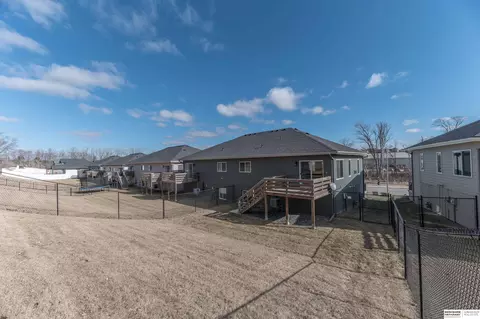 Exterior - 404 N Allen St, Bennington, NE 68007 photo 6 of 6