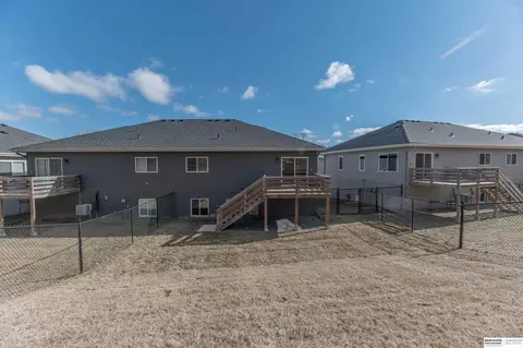 Exterior - 404 N Allen St, Bennington, NE 68007 photo 4 of 6