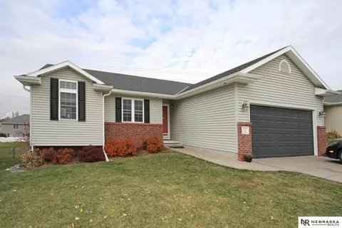 2100 Vavrina Ln, Lincoln, NE 68512