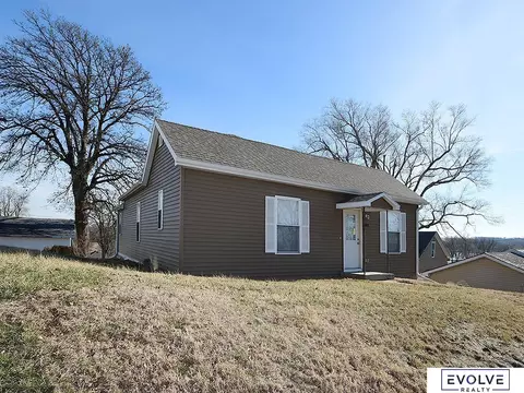 161 S Walnut St, Avoca, IA 51521