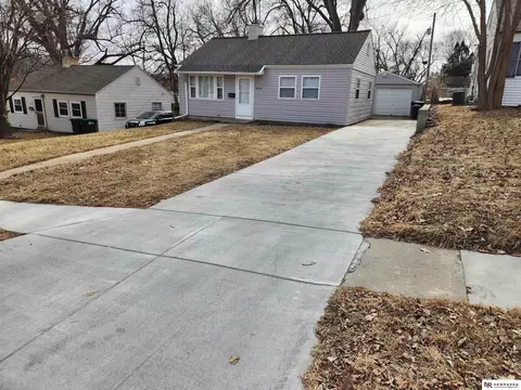 6779 Franklin St, Omaha, NE 68104