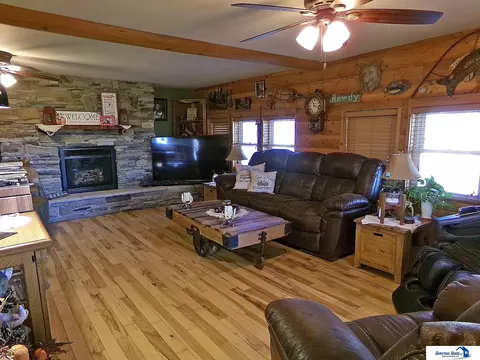 423 Grove St, Beatrice, NE 68310 photo 4