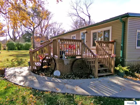 423 Grove St, Beatrice, NE 68310 photo 2