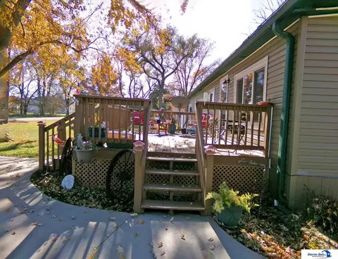 423 Grove St, Beatrice, NE 68310 photo 3
