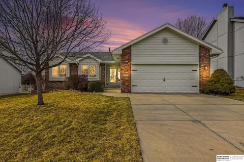 7112 S 162nd Ave, Omaha, NE 68136
