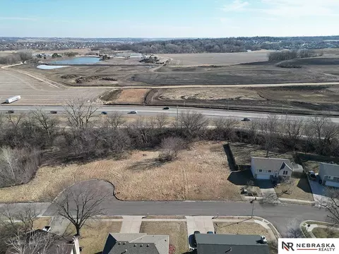 1107 Patricia Dr, Papillion, NE 68046