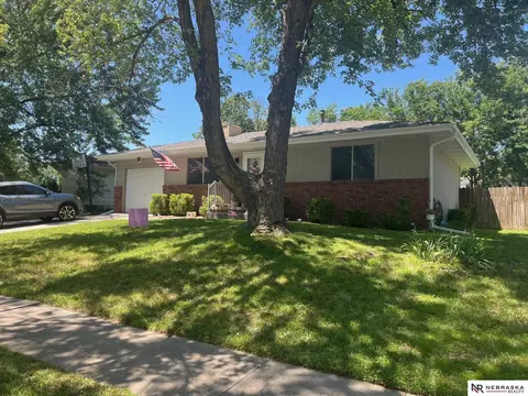 210 Bridger Rd, Lincoln, NE 68521