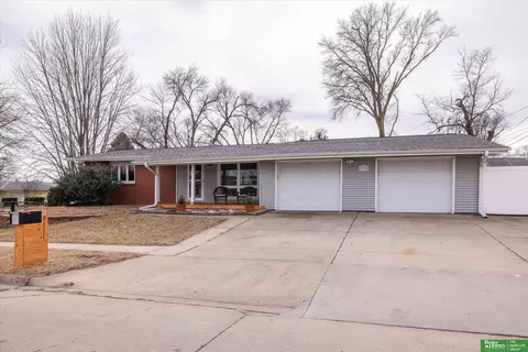 9711 Corby St, Omaha, NE 68134