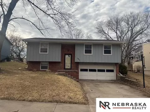 5811 Queens Dr, Lincoln, NE 68516