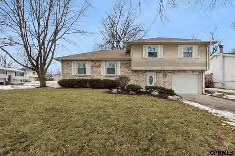 5330 S 105th St, Omaha, NE 68127
