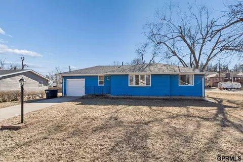 8539 Hamilton St, Omaha, NE 68114