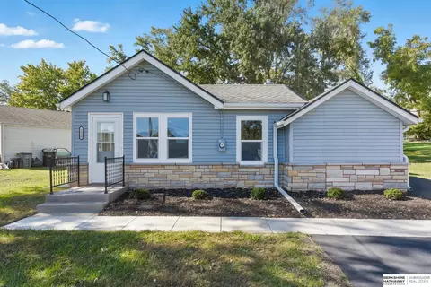 2012 Benson Gardens Blvd, Omaha, NE 68134