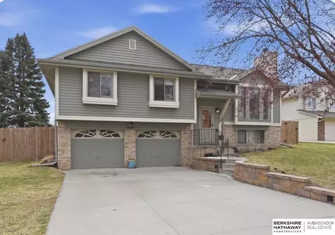 7904 Aspen Ct, La Vista, NE 68128