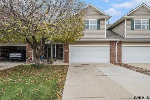 1606 N 175th Plz, Omaha, NE 68118