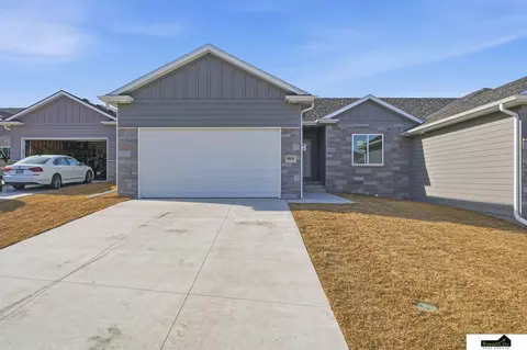 8621 S 49th St, Lincoln, NE 68516