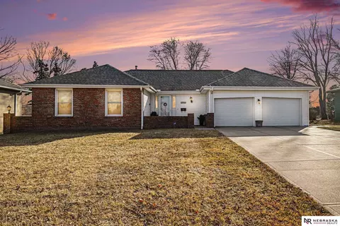 13935 Pierce St, Omaha, NE 68144