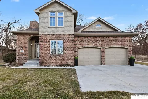 9118 Raven Oaks Dr, Omaha, NE 68152