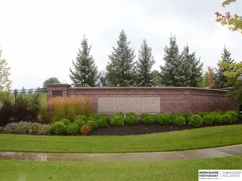 12714 Woolworth Ave, Omaha, NE 68144